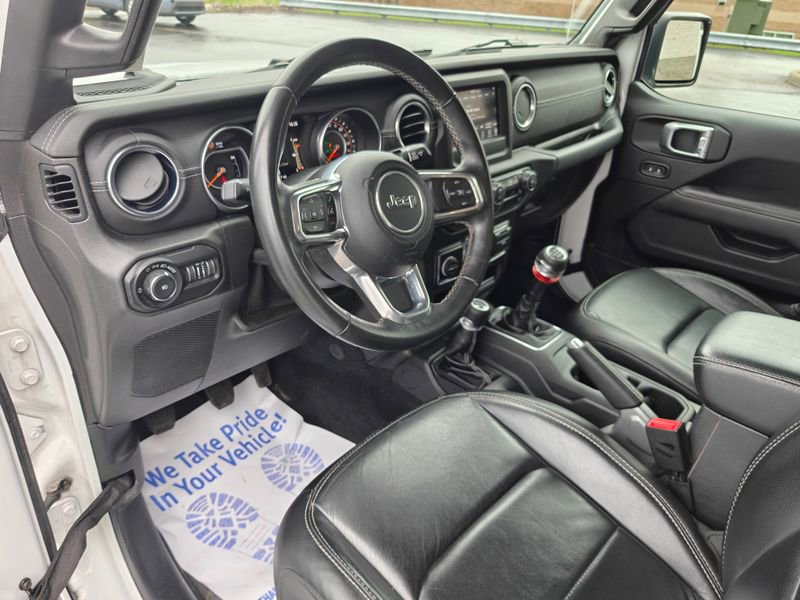 Used 2019 Jeep Wrangler Unlimited Sahara AWD/4WD image 12