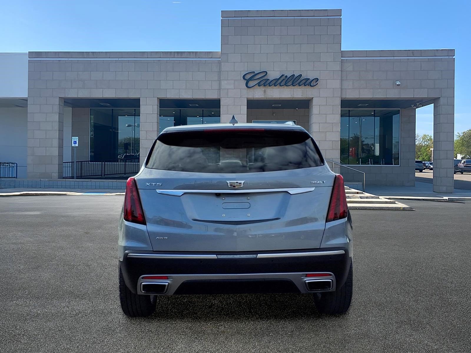 Used 2024 Cadillac XT5 Premium Luxury w/ LPO, Floor Liner Package AWD/4WD image 6