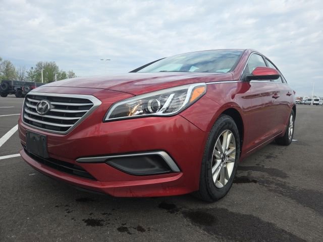 Used 2016 Hyundai Sonata SE FWD image 2