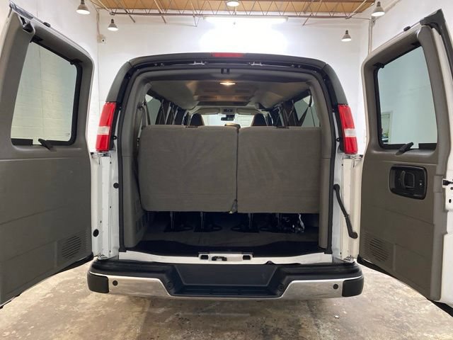 Used 2025 Chevrolet Express 3500 LT w/ LT Preferred Equipment Group RWD image 9