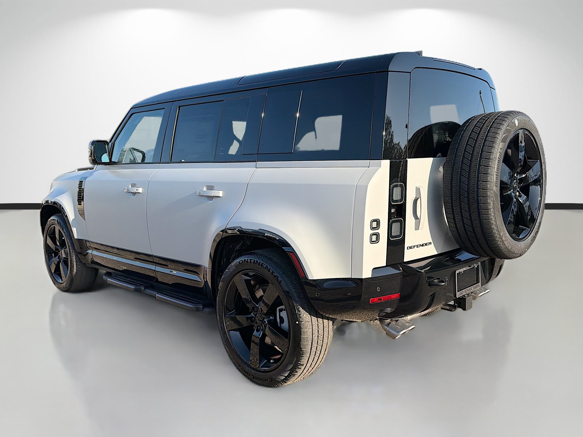 New 2026 Land Rover Defender 110 X-Dynamic SE AWD/4WD image 3