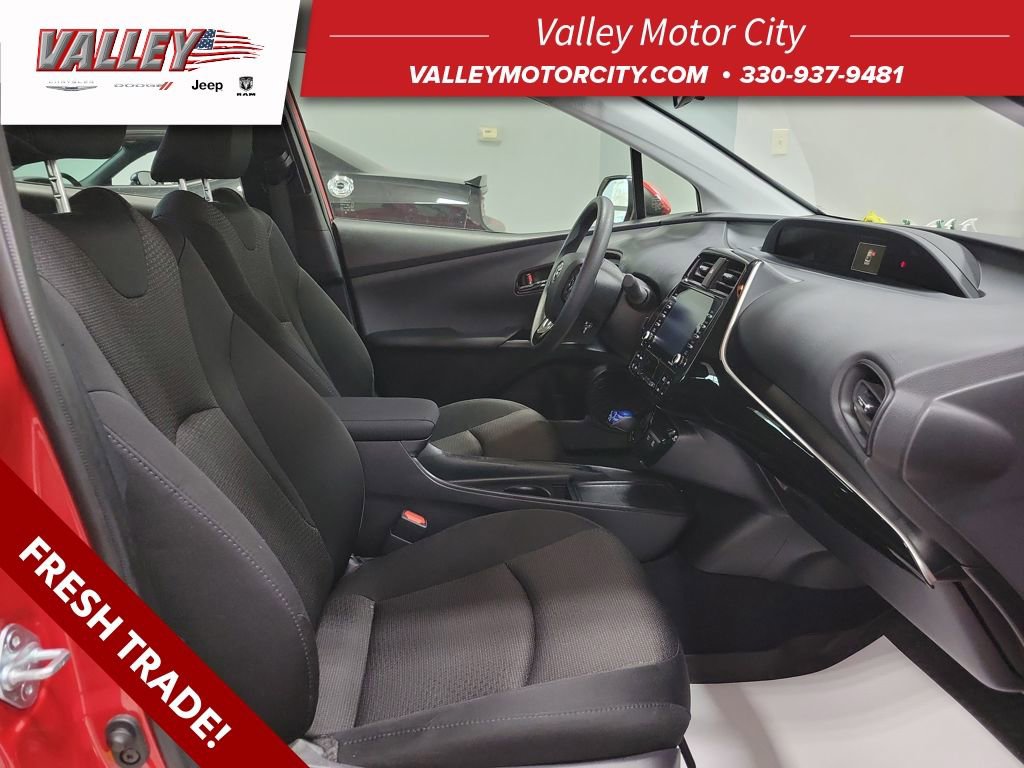 Used 2022 Toyota Prius LE image 16