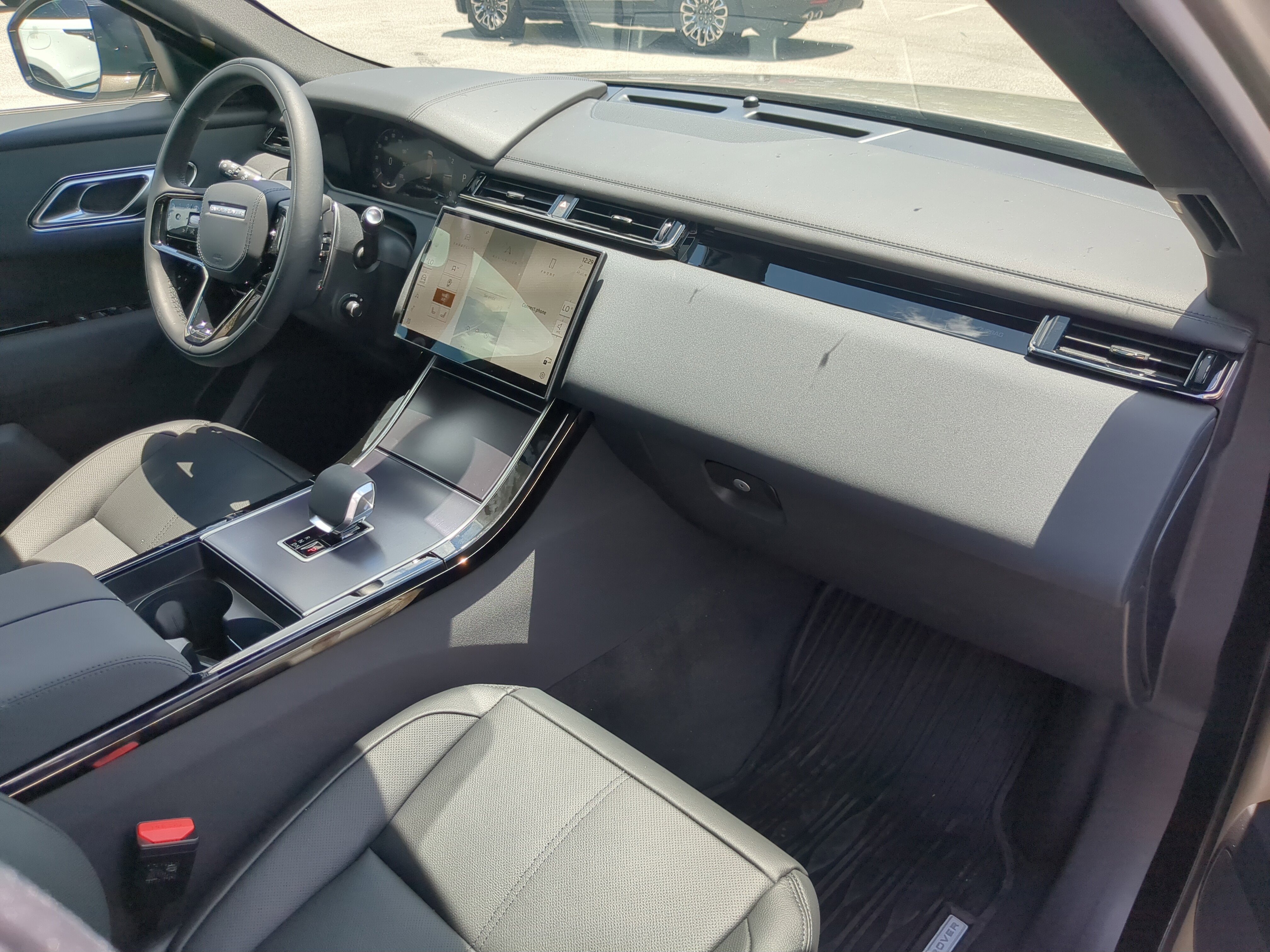 New 2026 Land Rover Range Rover Velar Dynamic SE image 11