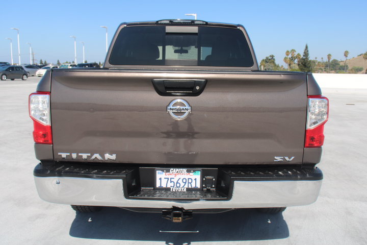 Used 2017 Nissan Titan SV RWD image 4