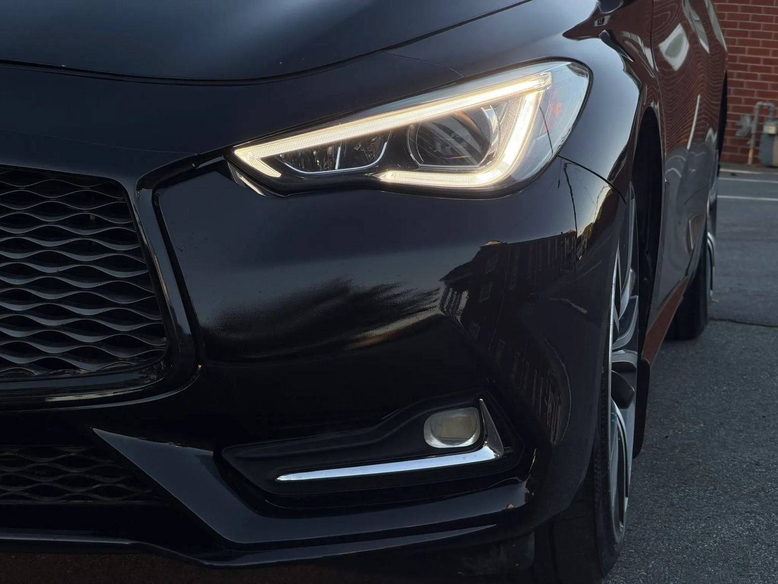 Used 2018 INFINITI Q60 3.0t Luxe w/ Sensory Package 3.0T Luxe AWD/4WD image 11