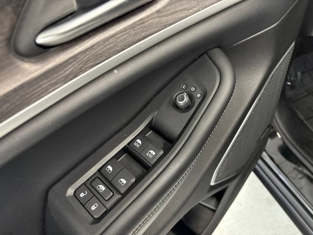 Used 2023 Jeep Grand Cherokee Limited w/ Trailer Tow Prep Group (B) AWD/4WD image 19