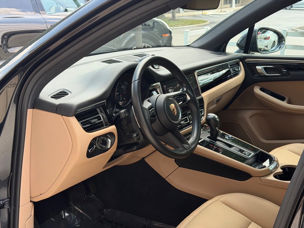 Used 2023 Porsche Macan AWD/4WD image 21