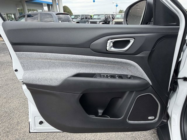 New 2026 Jeep Compass Latitude AWD/4WD image 18