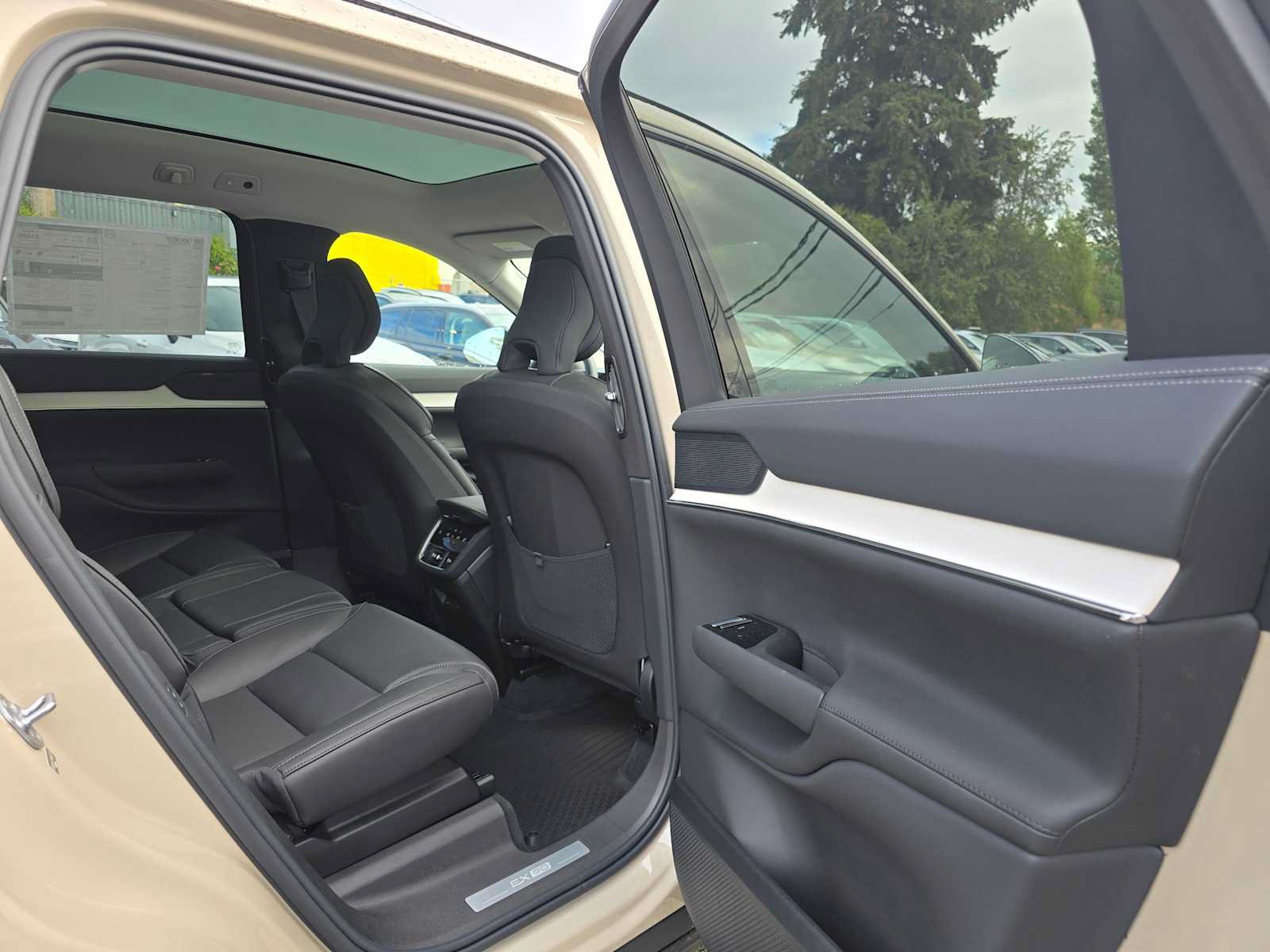 New 2026 Volvo EX90 Ultra AWD/4WD image 13