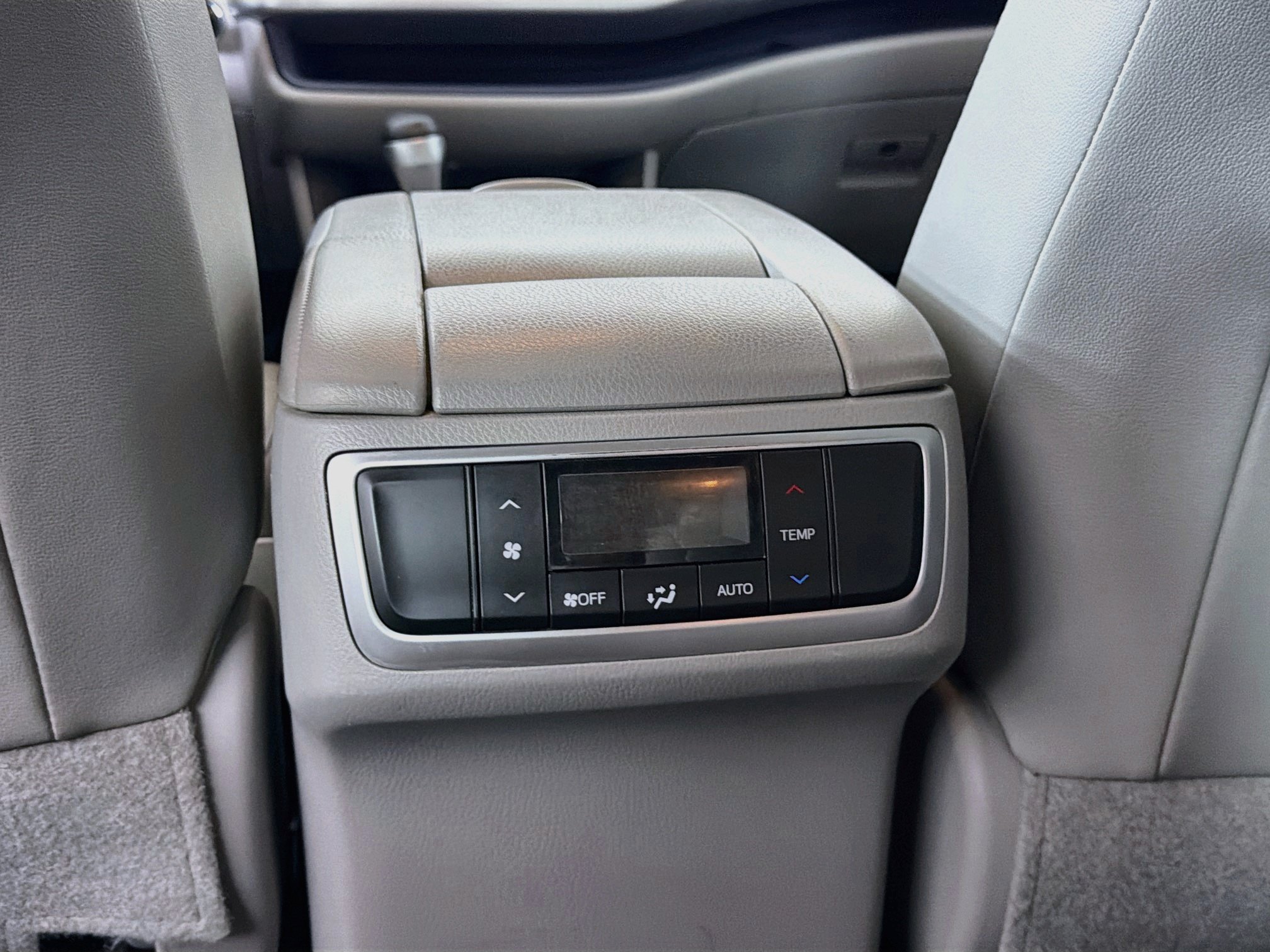 Used 2018 Toyota Highlander XLE FWD image 25