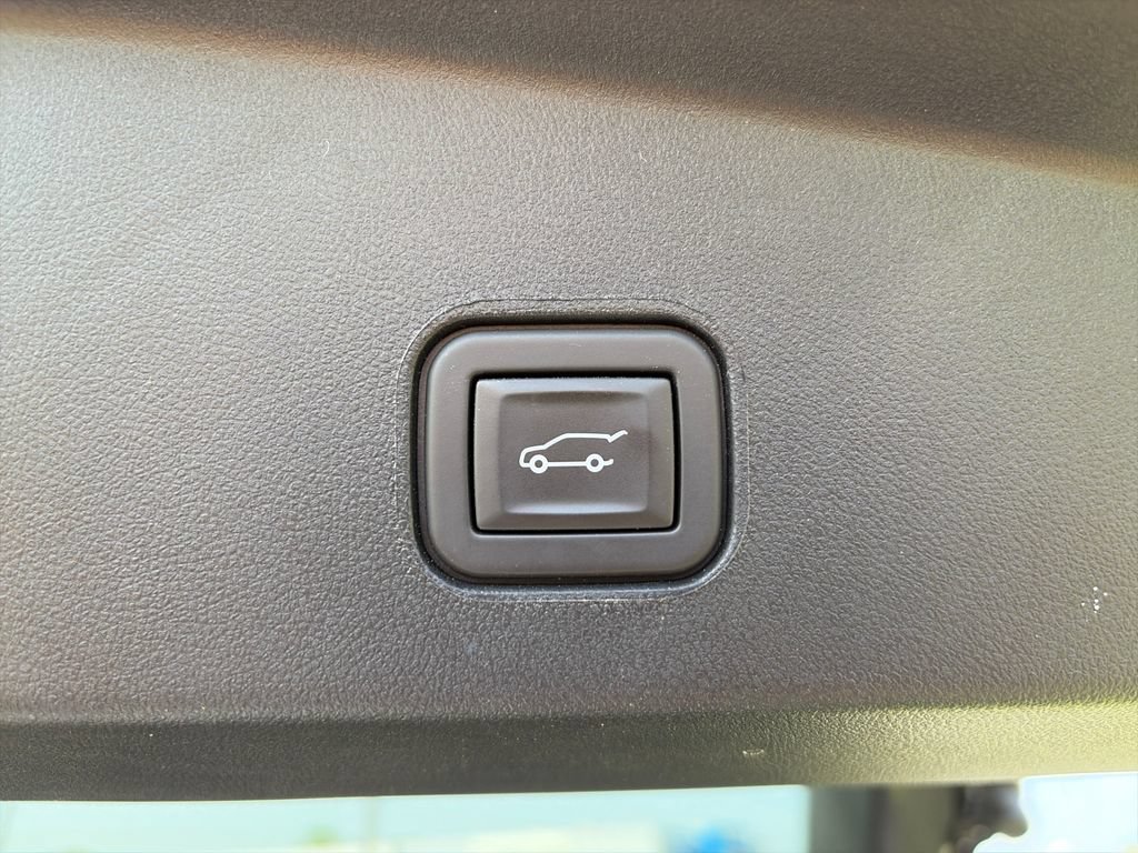 Used 2024 Cadillac Lyriq Tech w/ Driver Assist Package AWD/4WD image 16