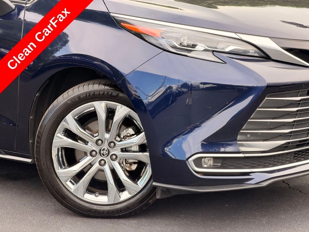 Certified 2024 Toyota Sienna Platinum FWD image 5