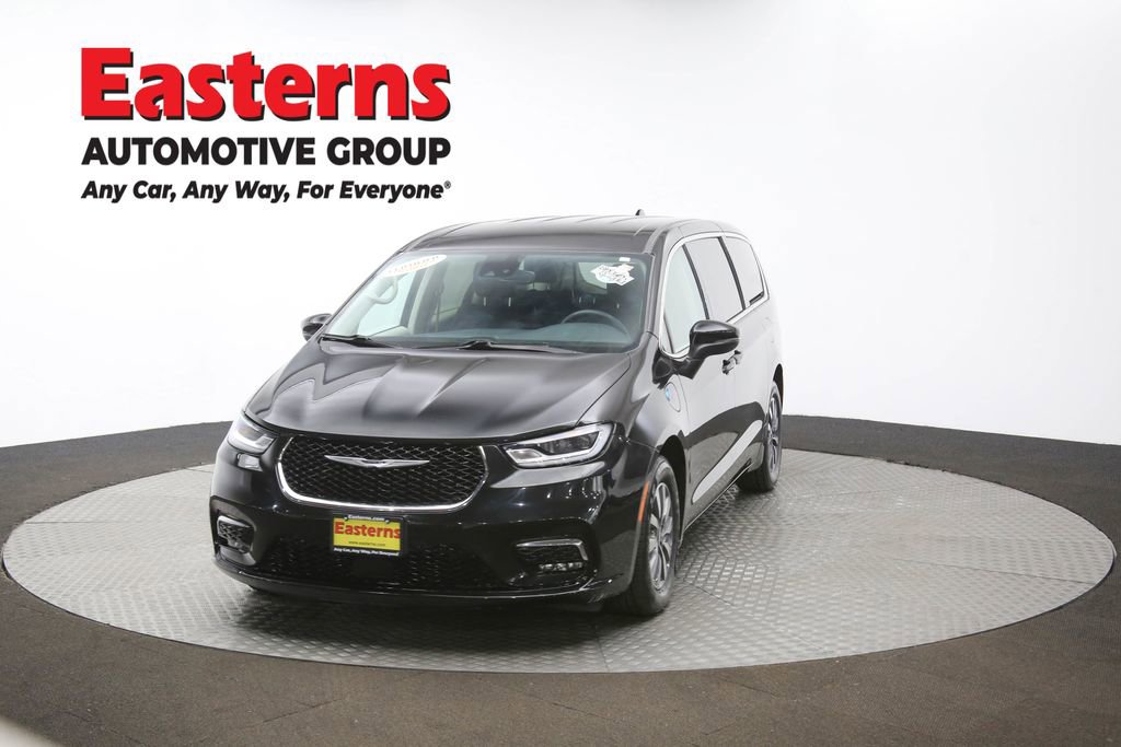 Used 2023 Chrysler Pacifica Touring-L image 51