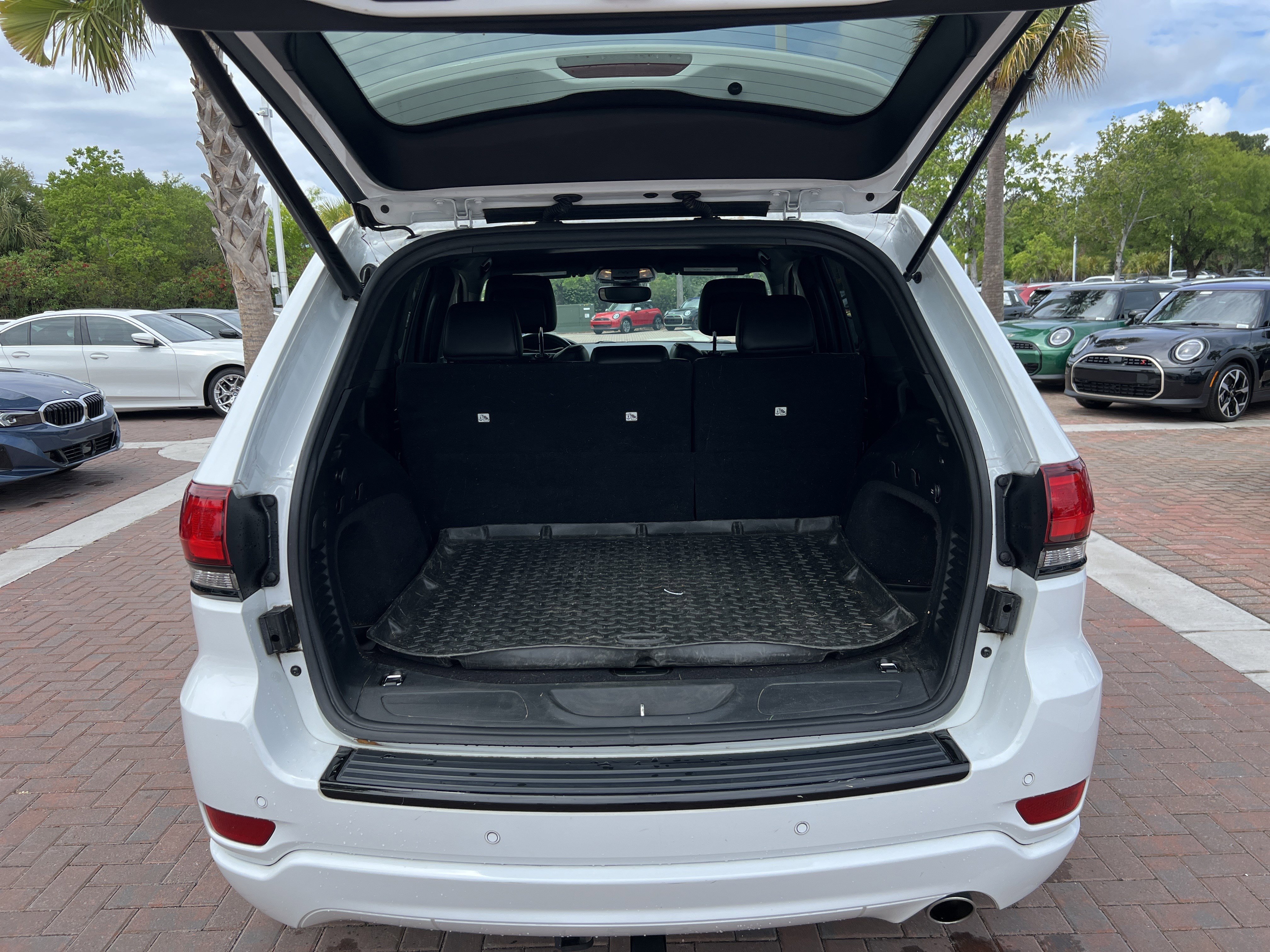 Used 2018 Jeep Grand Cherokee Altitude RWD image 31