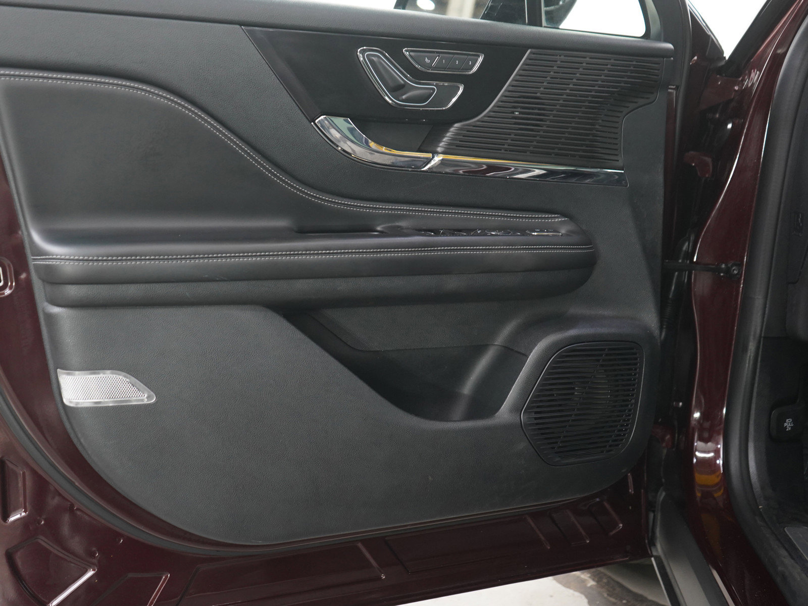 Used 2021 Lincoln Corsair AWD w/ Premium Package image 19