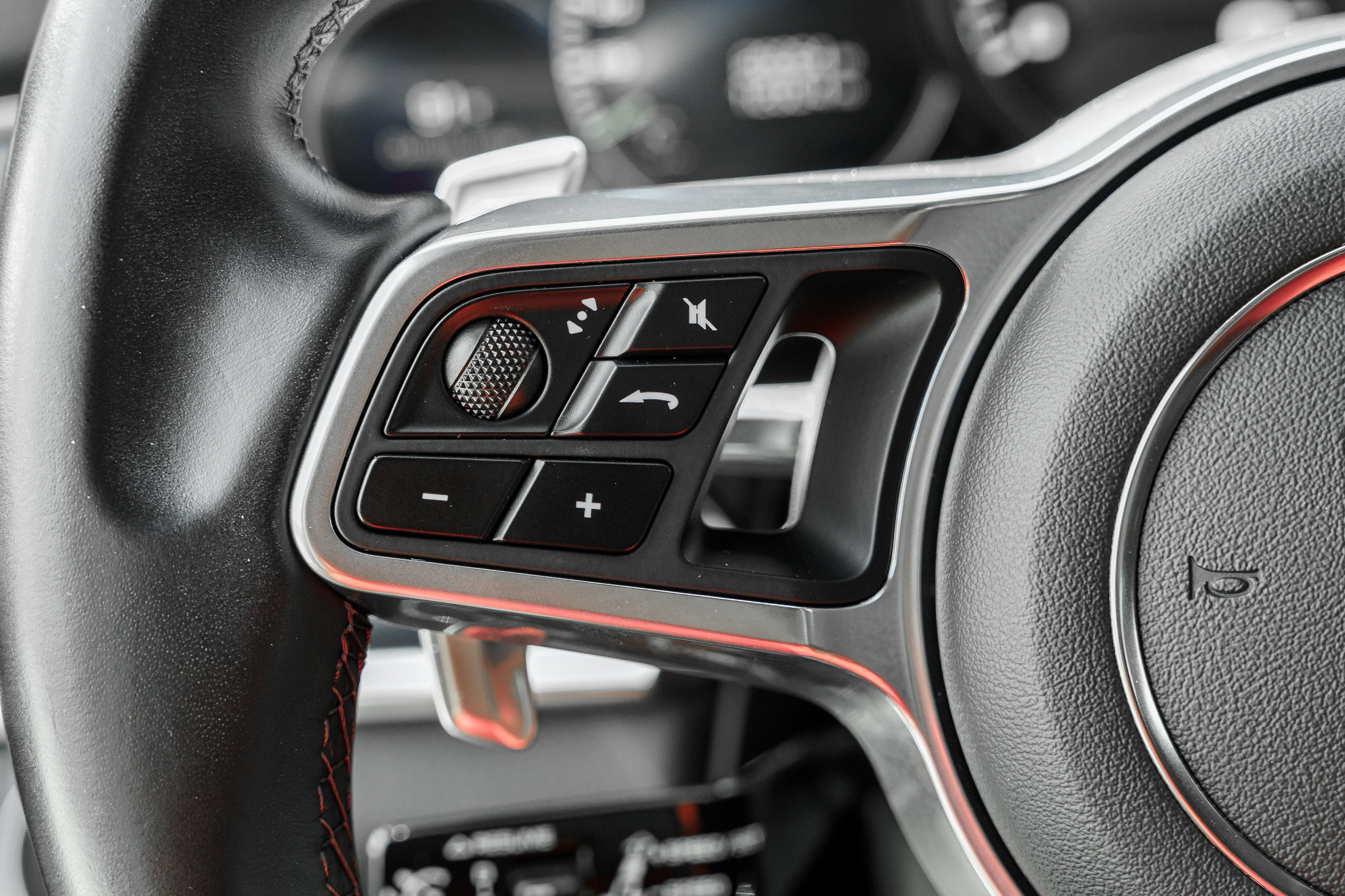 Used 2020 Porsche Panamera 4 image 18