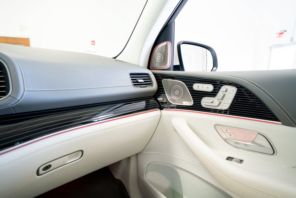 Used 2023 Mercedes-Benz Maybach GLS 600 4MATIC image 37