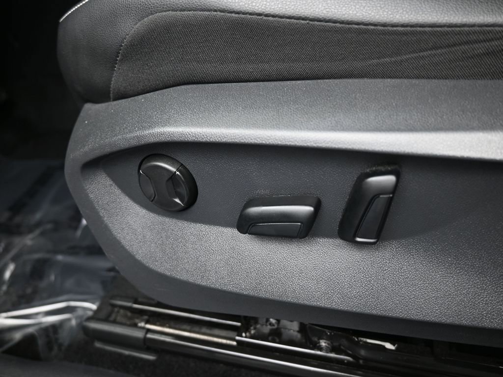 Used 2023 Volkswagen Tiguan SE image 12