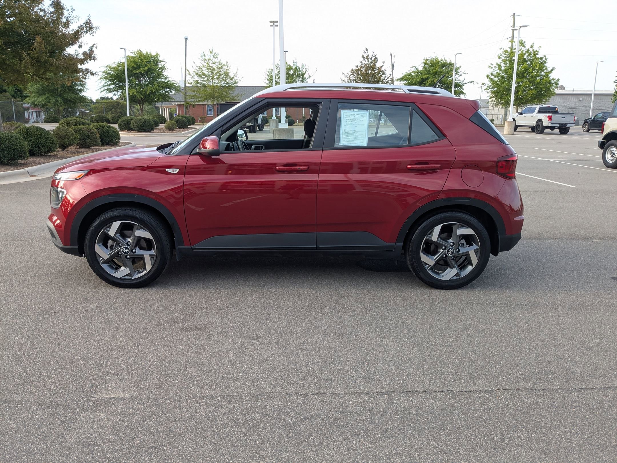 Used 2024 Hyundai Venue SEL FWD image 7