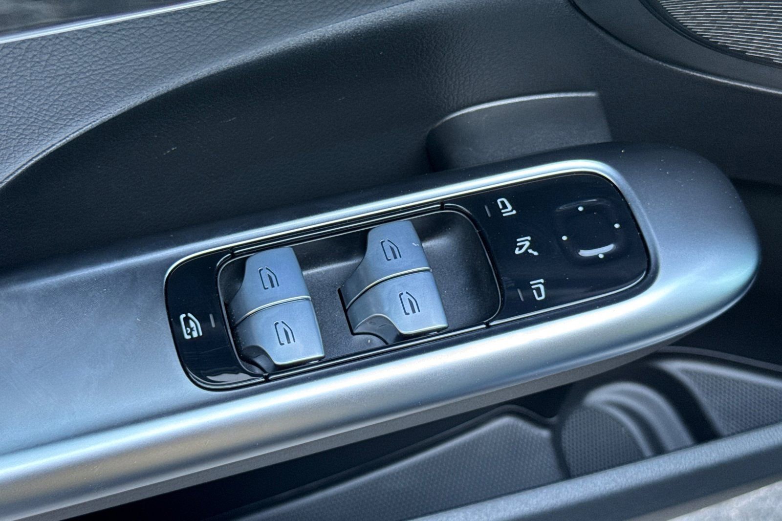 Certified 2025 Mercedes-Benz C 300 Sedan image 12