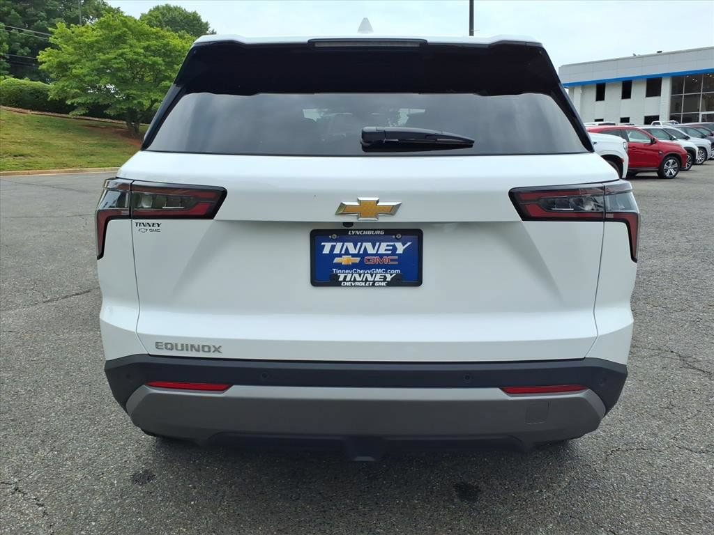 Used 2026 Chevrolet Equinox LT FWD image 4