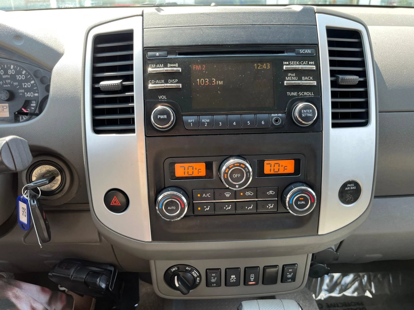 Used 2014 Nissan Frontier SV w/ SV Value Truck Package AWD/4WD image 19