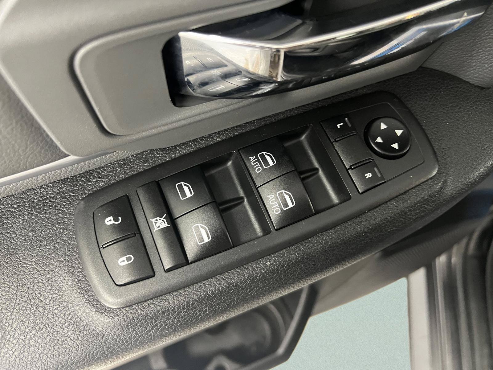 Used 2021 RAM 1500 Classic SLT RWD image 15