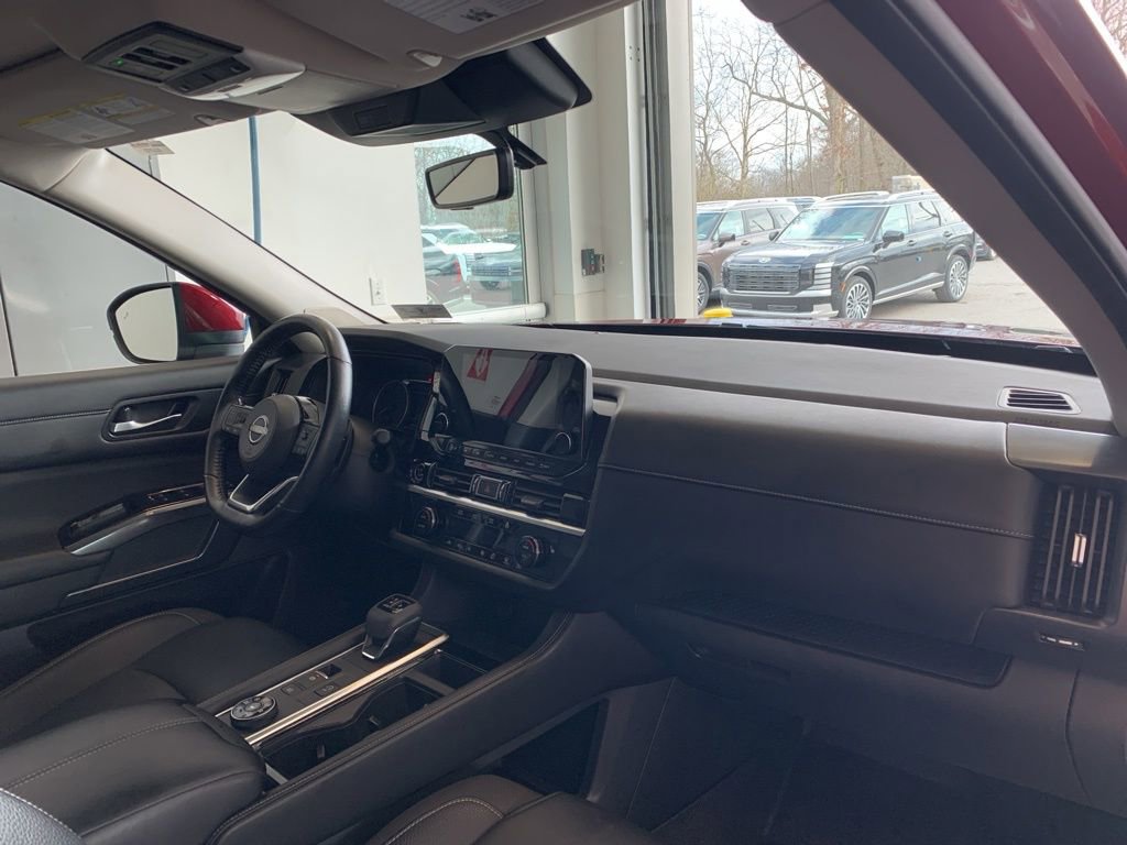 Used 2023 Nissan Pathfinder SL w/ SL Premium Package image 24