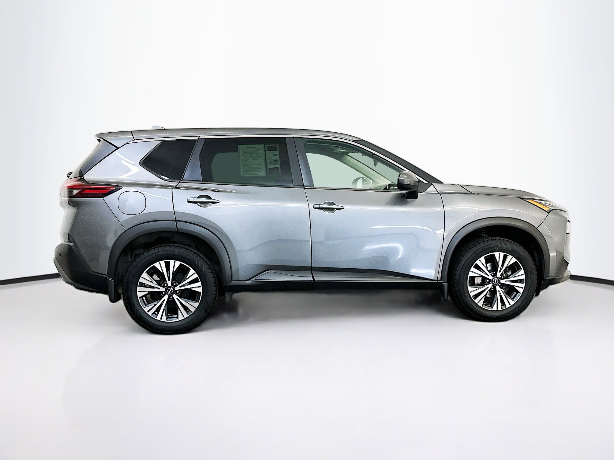 Used 2023 Nissan Rogue SV image 10