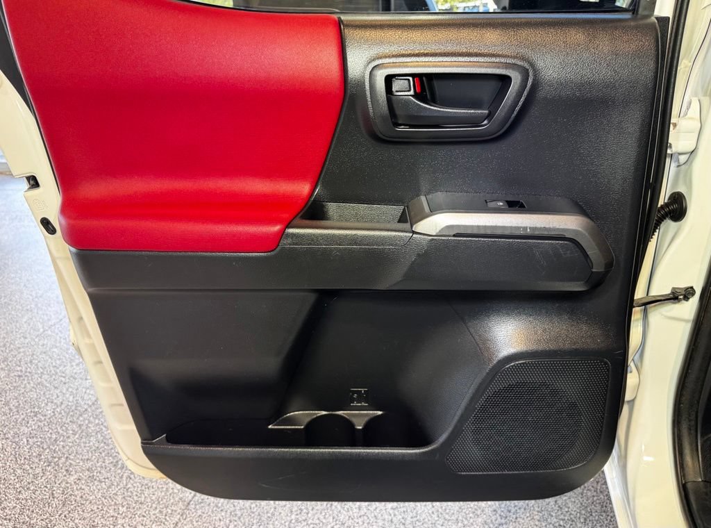 Used 2021 Toyota Tacoma SR5 AWD/4WD image 40