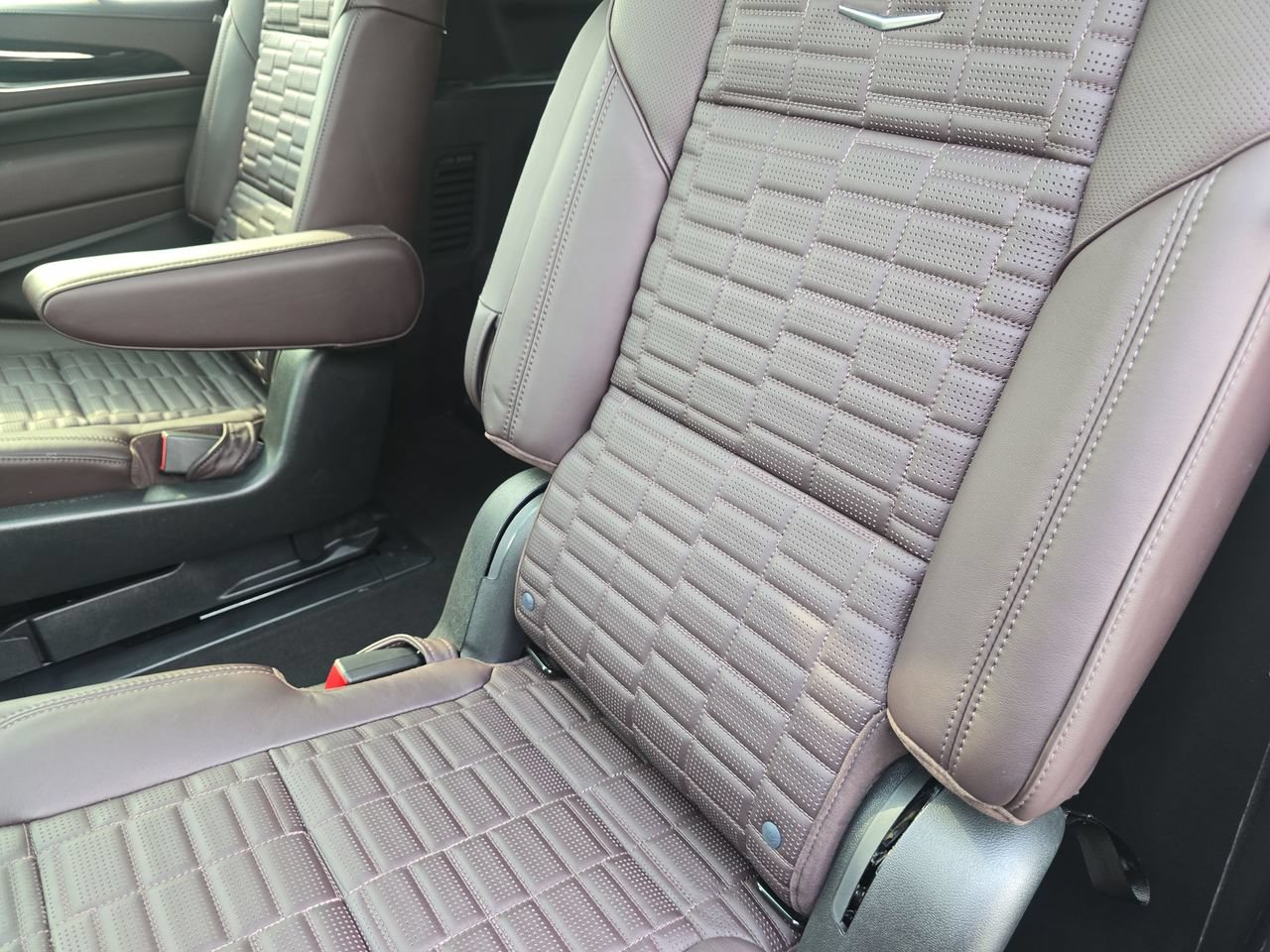 Certified 2023 Cadillac Escalade ESV Premium Luxury Platinum w/ LPO, Radiant Package AWD/4WD image 27
