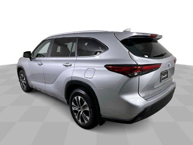 Used 2023 Toyota Highlander XLE AWD/4WD image 6