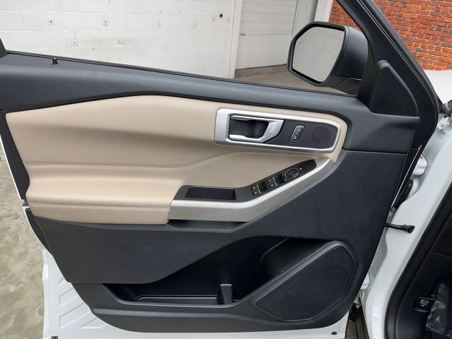 Certified 2022 Ford Explorer XLT w/ Equipment Group 202A image 10
