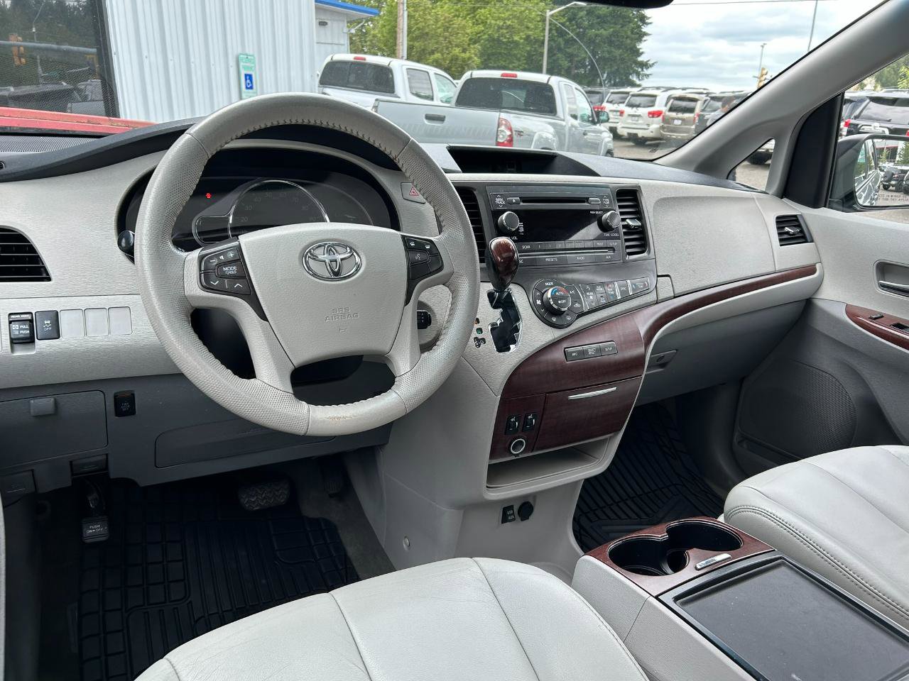 Used 2014 Toyota Sienna XLE AWD/4WD image 15