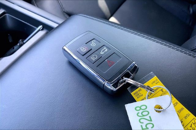 Used 2025 Land Rover Defender 110 X-Dynamic SE image 12