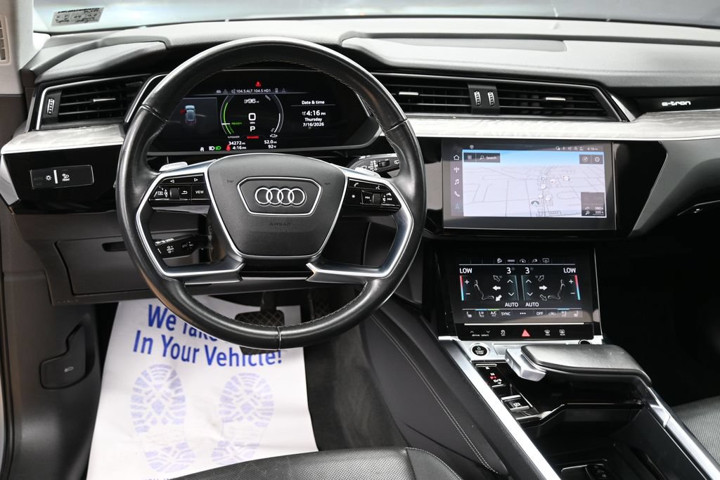Used 2022 Audi e-tron Premium Plus w/ Premium Plus Package AWD/4WD image 31