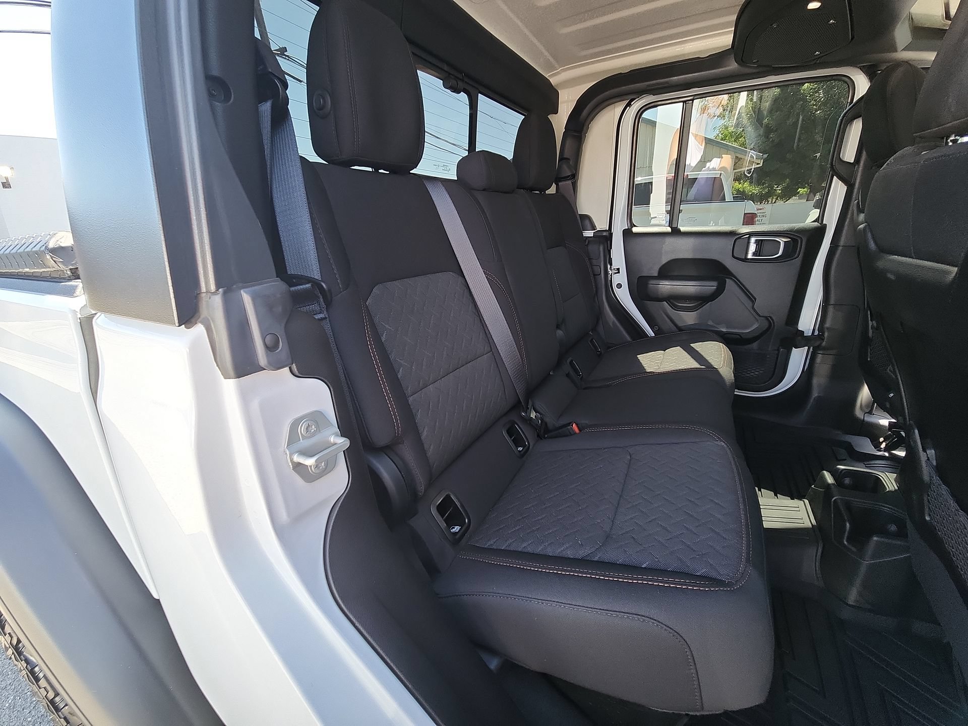 Used 2024 Jeep Gladiator Mojave AWD/4WD image 26