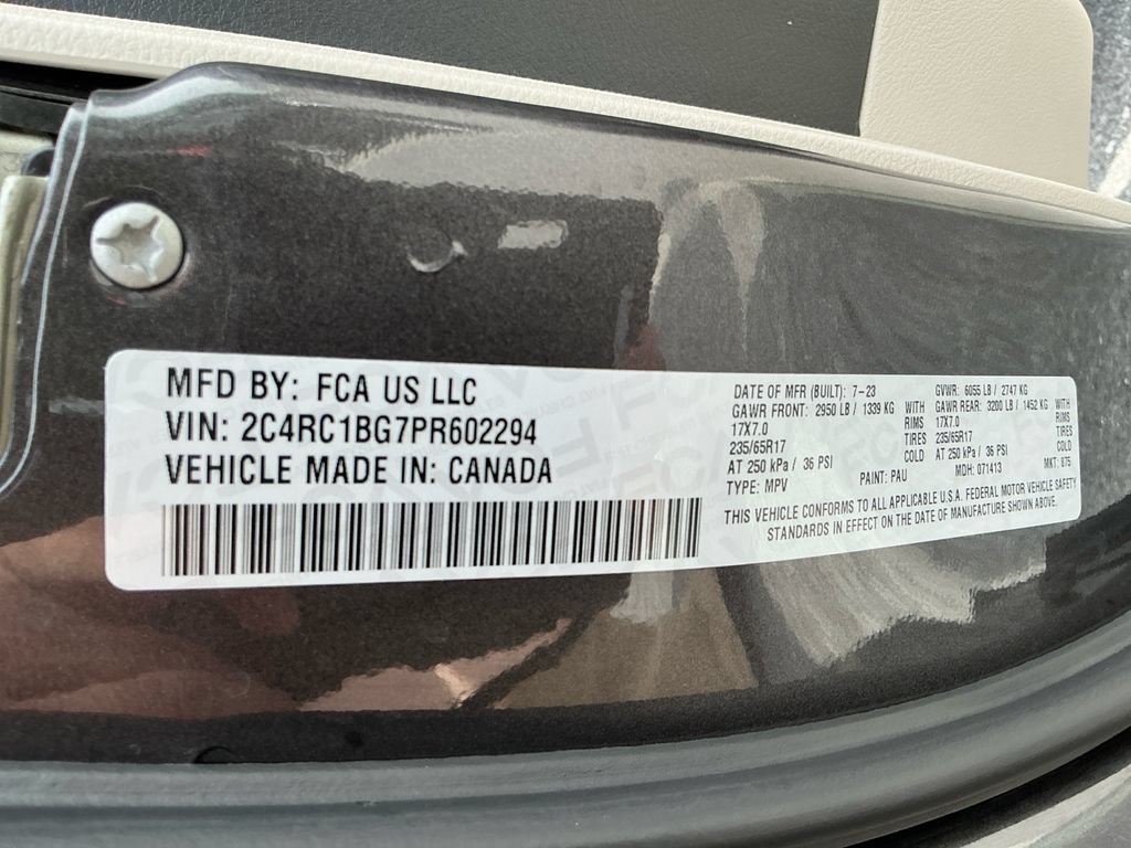 Used 2023 Chrysler Pacifica Touring-L FWD image 30