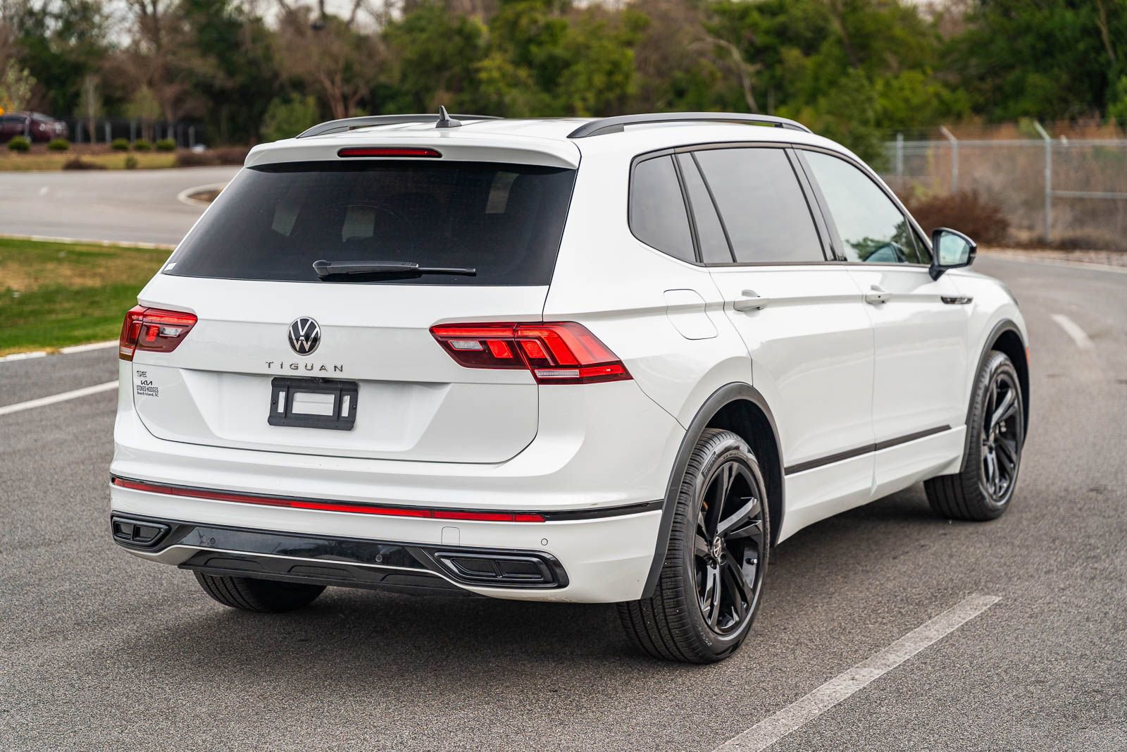 Used 2024 Volkswagen Tiguan SE R-Line image 7