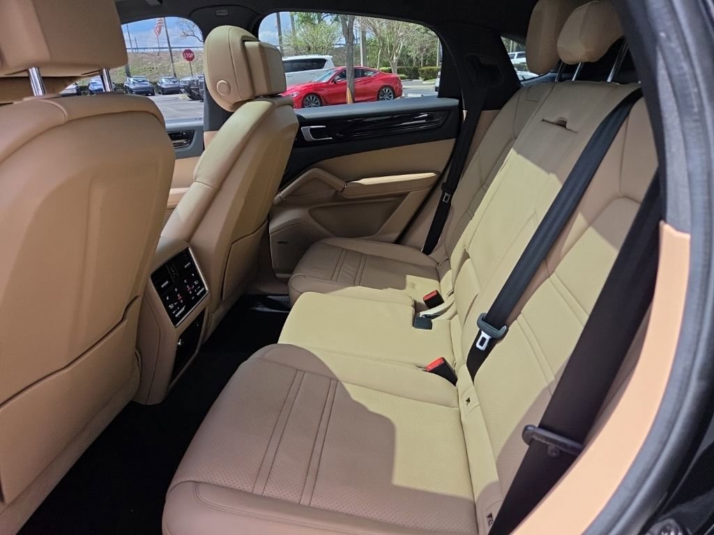 Used 2021 Porsche Cayenne Coupe image 20