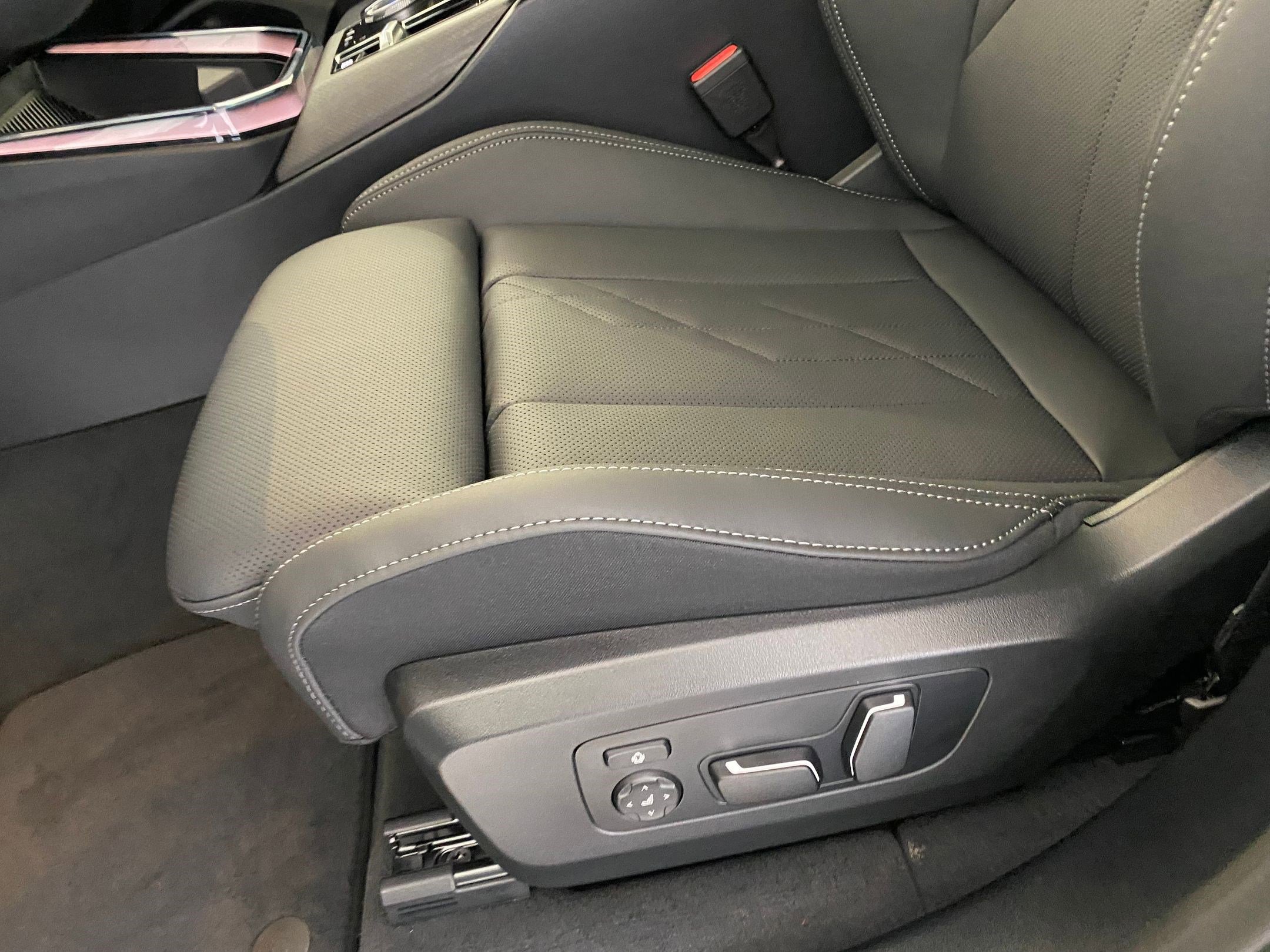 New 2026 BMW X3 xDrive30 w/ Premium Package image 12