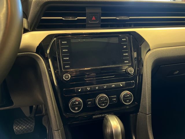 Used 2021 Volkswagen Passat 2.0T SE image 24