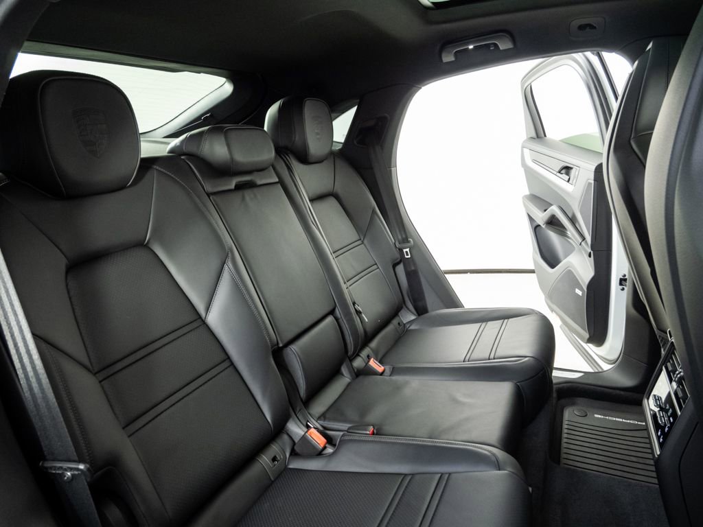 New 2026 Porsche Cayenne Coupe image 23