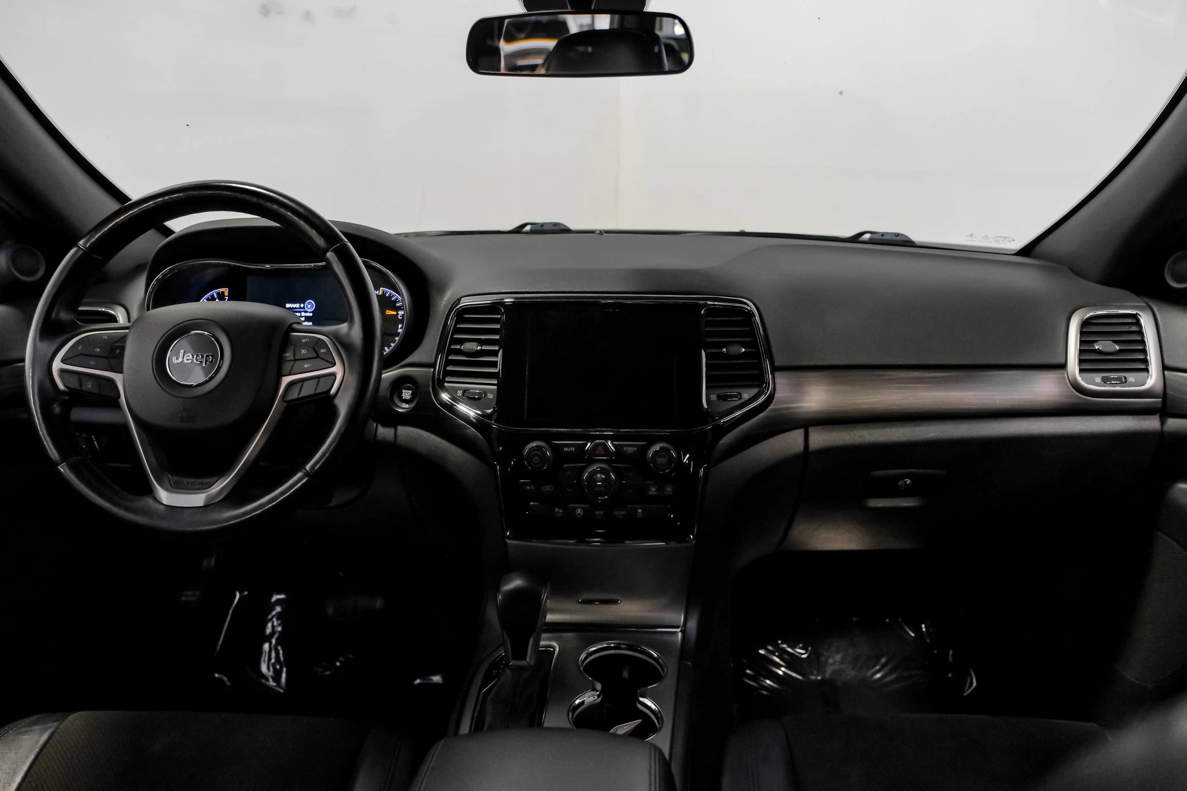 Used 2021 Jeep Grand Cherokee Laredo X RWD image 9