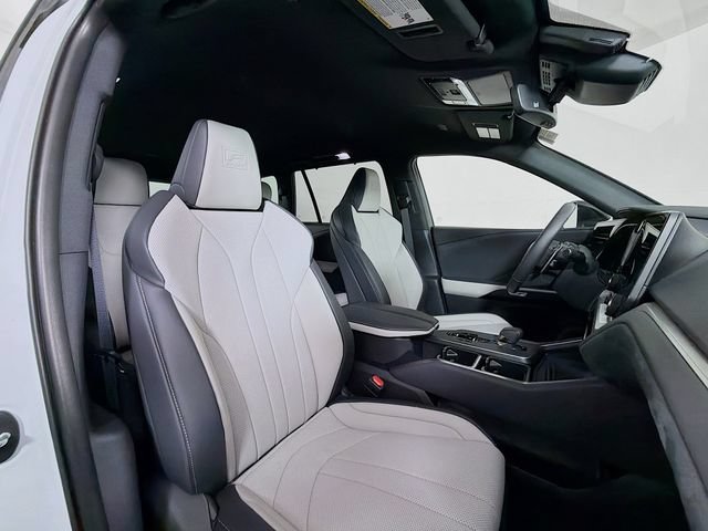 Used 2025 Lexus TX 500h AWD w/ Technology Package image 34