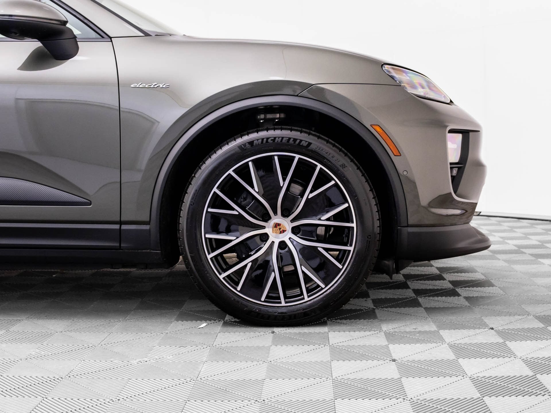 New 2026 Porsche Macan 4 Electric AWD/4WD image 32