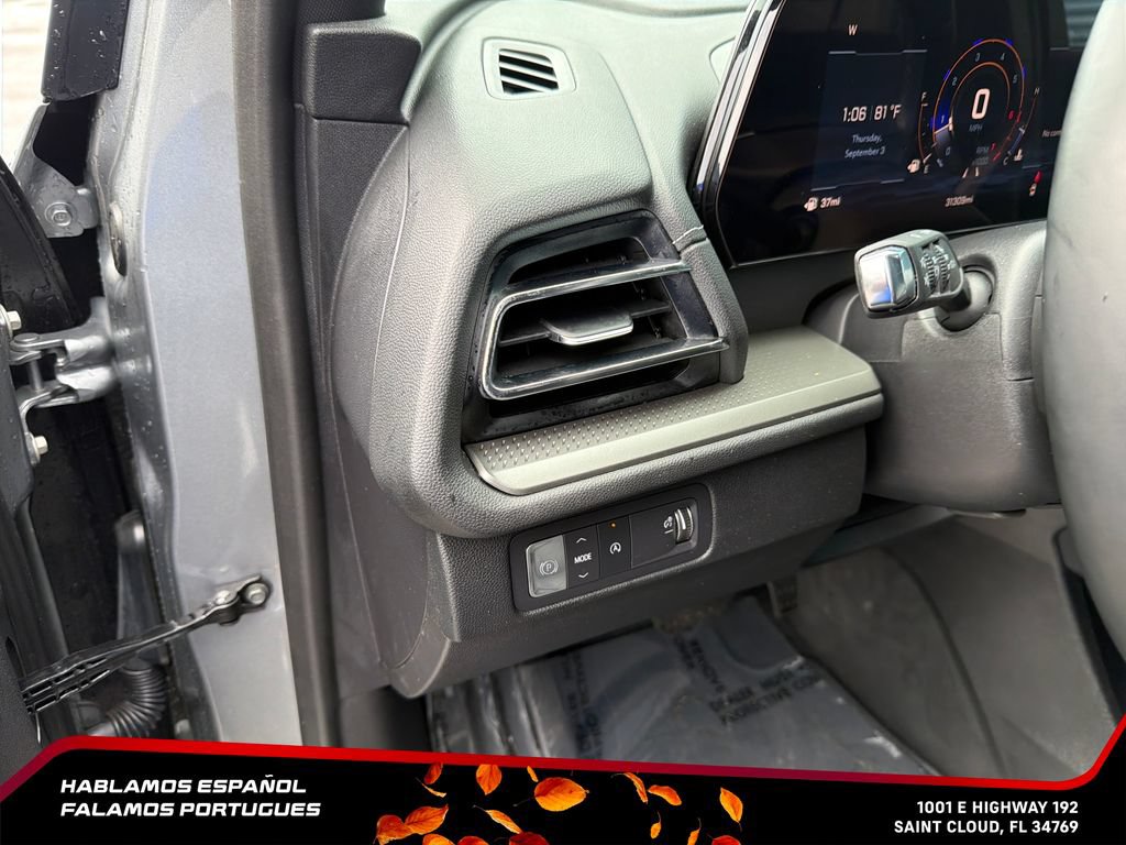Used 2025 Chevrolet Traverse LT FWD image 18