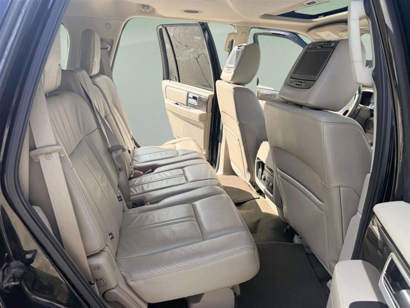 Used 2016 Lincoln Navigator Select AWD/4WD image 17