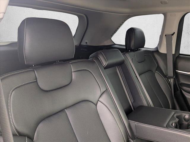 Certified 2023 Jeep Grand Cherokee Limited w/ Luxury Tech Group II image 19