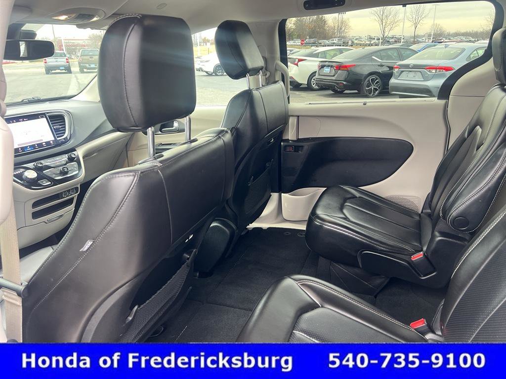 Used 2023 Chrysler Pacifica Touring-L image 25